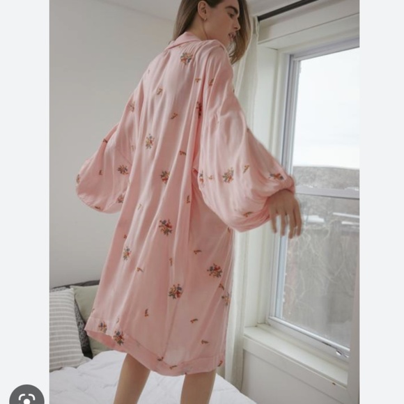 Out From Under Fiona Pink Floral Hipster Embroidered Hippie Chic Romantic Robe - Picture 1 of 6